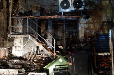 Gebaeudebrand in Sindelfingen - Grosseinsatz fuer die Feuerwehren aus dem Landkreis Boeblingen und die Polizei 